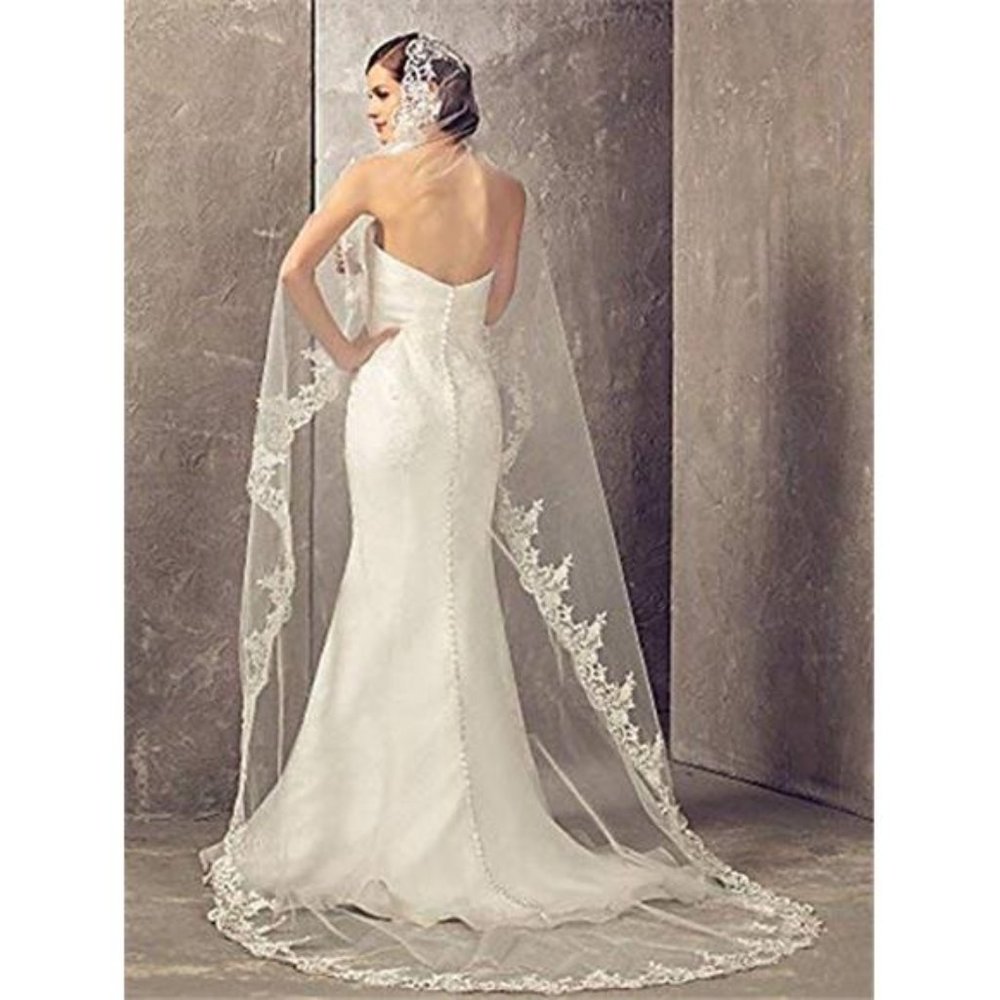 Wedding Bridal Veils Ivory Beautiful Long Veil, Lace and Metal Comb at the Edge
